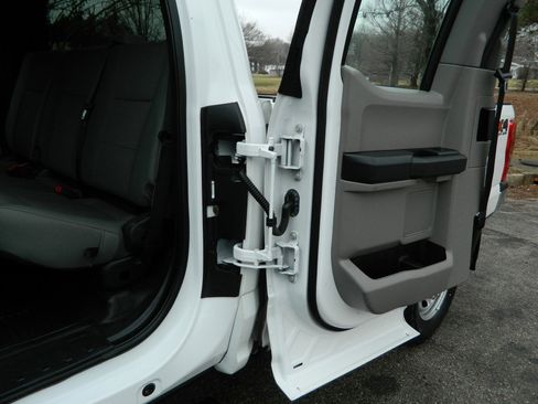 Used 2022 Ford F250 XL w/ Power Equipment Group AWD/4WD image 19