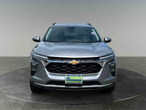 Used 2025 Chevrolet Trax LT w/ Driver Confidence Package FWD image 2