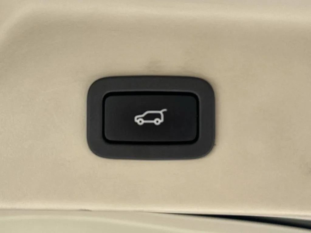 Used 2017 Land Rover Range Rover HSE AWD/4WD image 12