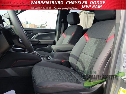 Used 2025 Chevrolet Colorado Z71 image 13