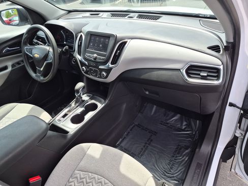Used 2022 Chevrolet Equinox LS w/ LS Convenience Package AWD/4WD image 32