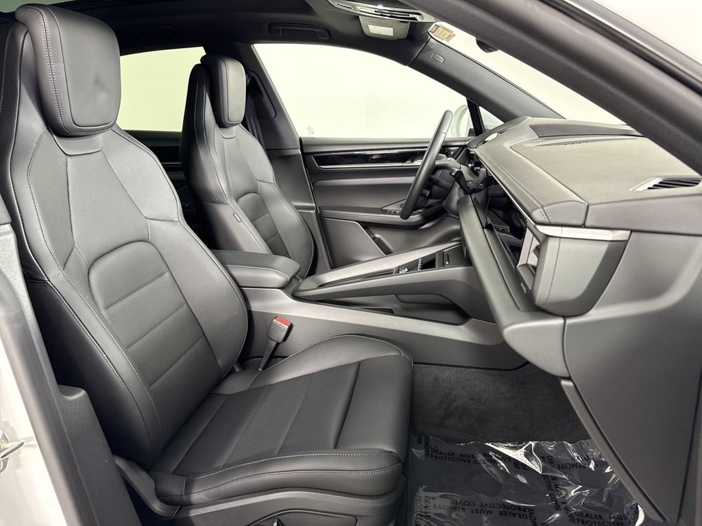 Certified 2025 Porsche Macan 4 Electric AWD/4WD image 24