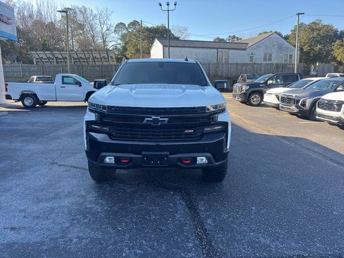Used 2021 Chevrolet Silverado 1500 LT Trail Boss w/ Convenience Package II image 3