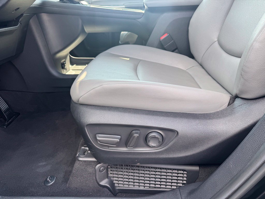Used 2026 Toyota Sienna XLE FWD image 6