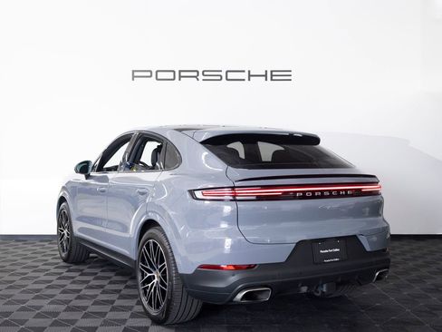Certified 2025 Porsche Cayenne Coupe AWD/4WD image 3