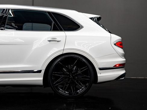 Used 2024 Bentley Bentayga AWD/4WD image 6