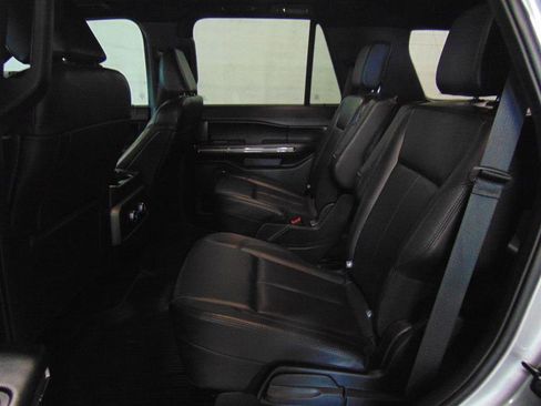 Used 2021 Ford Expedition XLT image 11