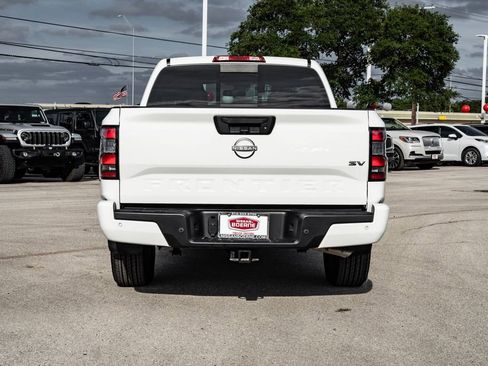 Used 2024 Nissan Frontier SV w/ SV Convenience Package RWD image 6