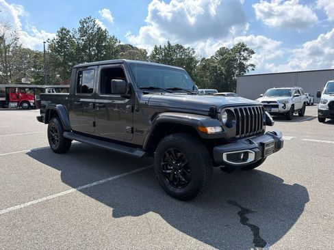 Used 2023 Jeep Gladiator Sport AWD/4WD image 6
