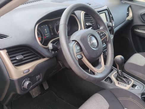 Used 2014 Jeep Cherokee Sport image 10