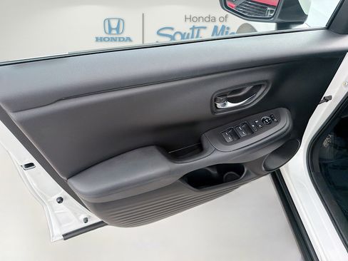 Used 2023 Honda HR-V LX image 19