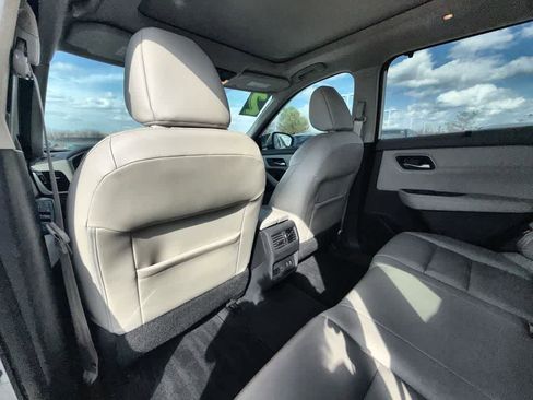 Used 2021 Nissan Rogue SL w/ Premium Package image 11