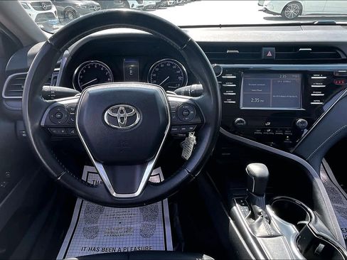 Used 2019 Toyota Camry SE image 6