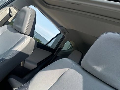 Used 2014 Toyota RAV4 XLE AWD/4WD image 4