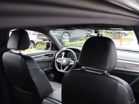 Used 2023 Volkswagen Atlas Cross Sport SE FWD image 33