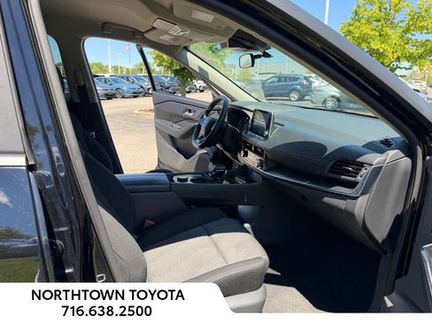 Used 2025 Nissan Rogue SV AWD/4WD image 13