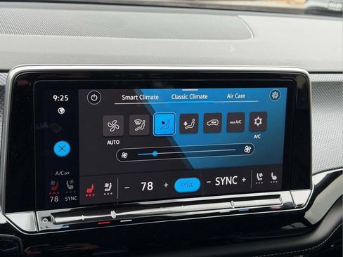 Used 2024 Volkswagen Atlas Cross Sport SEL Premium R-Line image 5