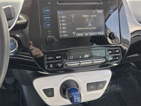 Used 2016 Toyota Prius Two image 15