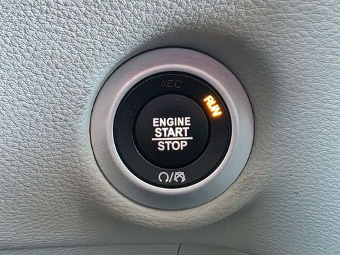 Used 2022 Chrysler Pacifica Limited image 23