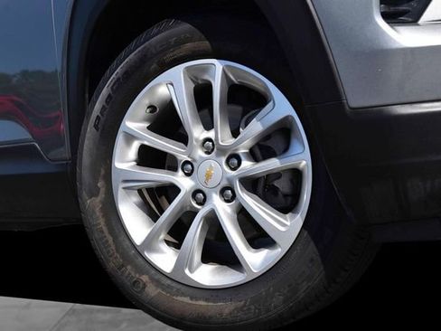 Used 2025 Chevrolet TrailBlazer LS w/ LS Convenience Package FWD image 3