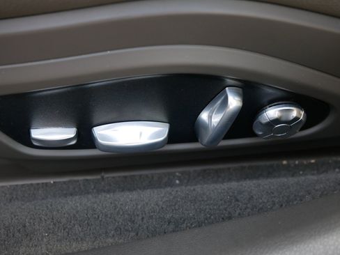 Used 2018 Porsche Panamera 4 image 20