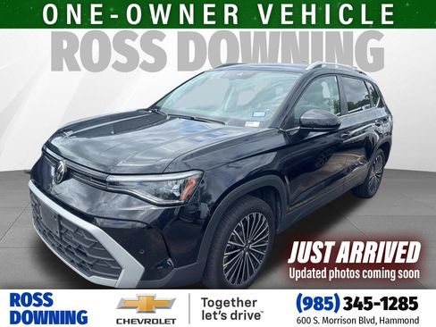 Used 2025 Volkswagen Taos SE FWD image 1
