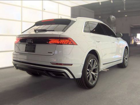 Used 2021 Audi Q8 Premium Plus w/ Premium Plus Package AWD/4WD image 3