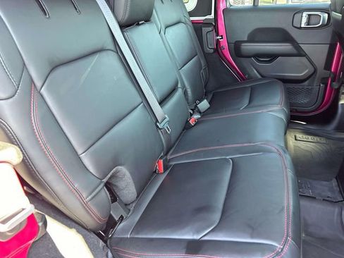 Used 2024 Jeep Wrangler Unlimited Rubicon AWD/4WD image 22