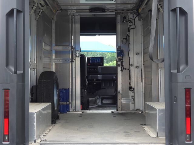Used 2024 Chevrolet Brightdrop 400 w/ Commercial Equipment Package AWD/4WD image 28