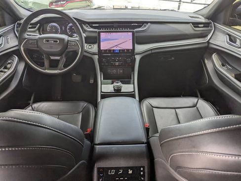 Used 2025 Jeep Grand Cherokee L Limited w/ Luxury Tech Group II RWD image 12