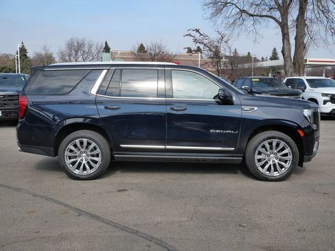 Used 2024 GMC Yukon Denali w/ Denali Reserve Package AWD/4WD image 11