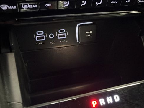 Used 2024 Jeep Grand Cherokee L Limited w/ Black Appearance Package AWD/4WD image 32