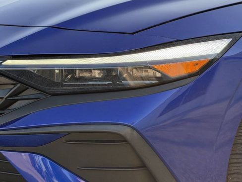 Used 2025 Hyundai Elantra Sport FWD image 9