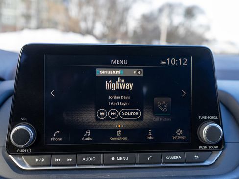 Used 2023 Nissan Rogue SV image 16