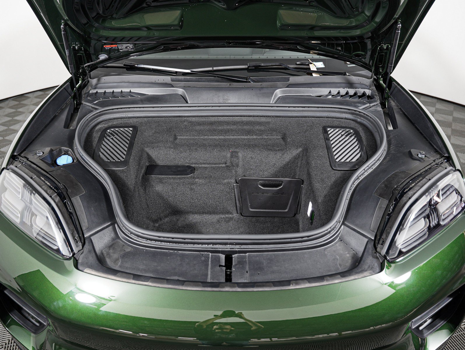 Certified 2025 Porsche Macan 4 Electric AWD/4WD image 12