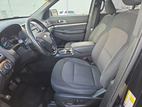 Used 2019 Ford Explorer XLT w/ Equipment Group 201A FWD image 5
