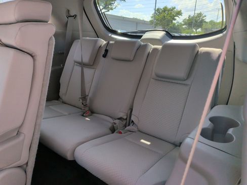 Used 2015 Toyota Highlander LE FWD image 29