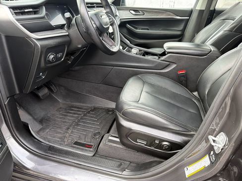 Used 2022 Jeep Grand Cherokee L Limited AWD/4WD image 9