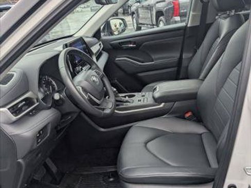 Certified 2024 Toyota Highlander XLE AWD/4WD image 14