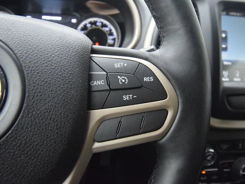 Used 2017 Jeep Cherokee Limited AWD/4WD image 32