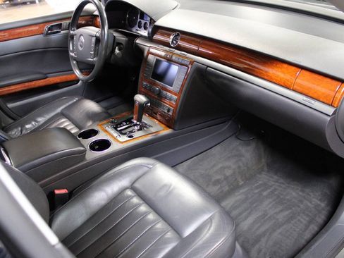 Used 2004 Volkswagen Phaeton V8 AWD/4WD image 24