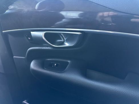 Used 2017 Volvo XC90 T5 Momentum w/ Vision Package image 31