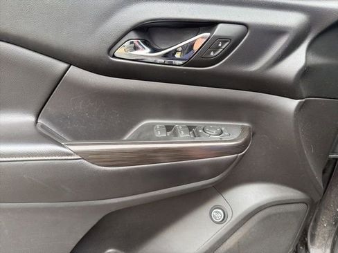 Used 2017 GMC Acadia SLT image 18