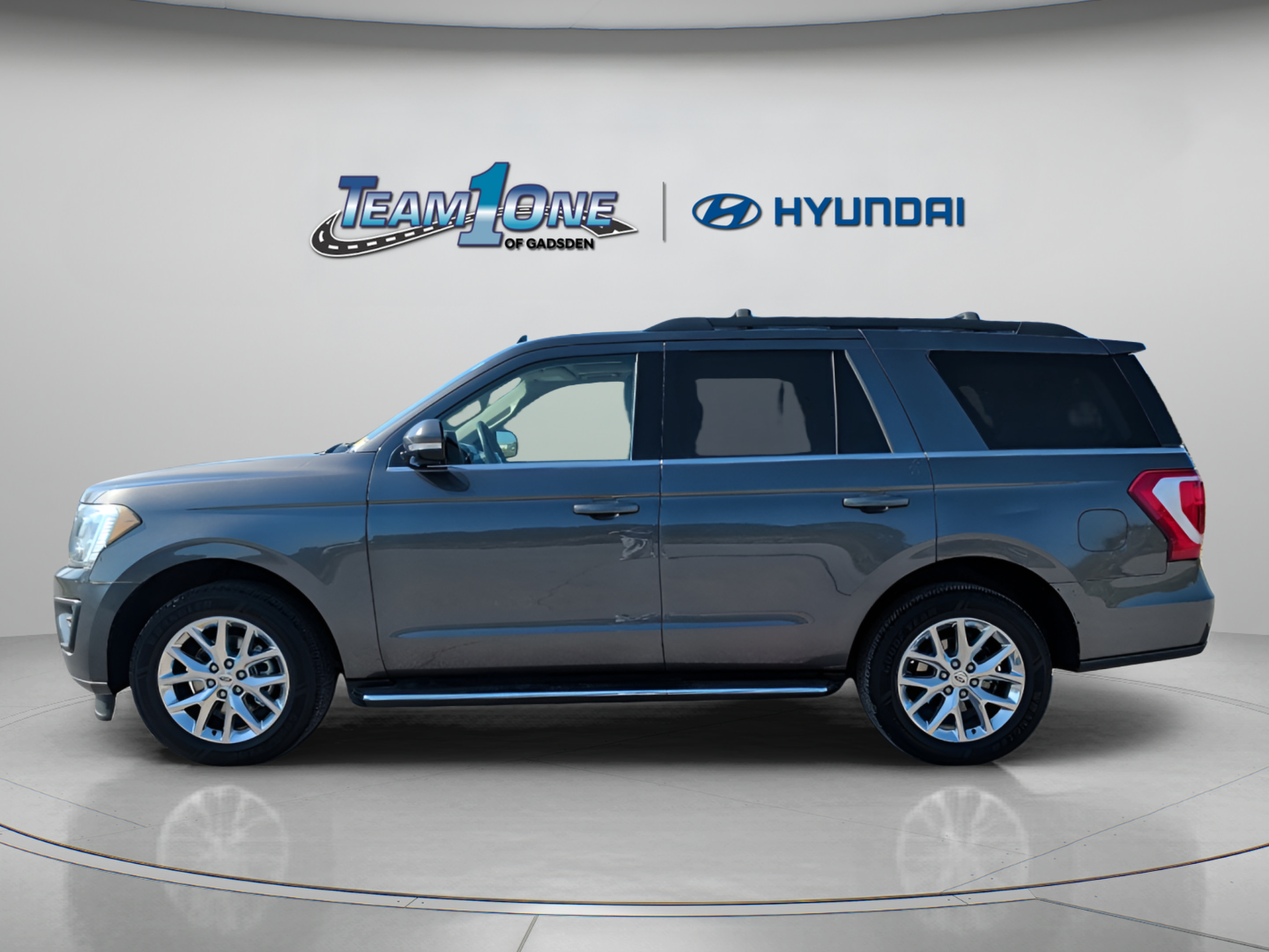 Used 2020 Ford Expedition XLT w/ Equipment Group 202A RWD image 5