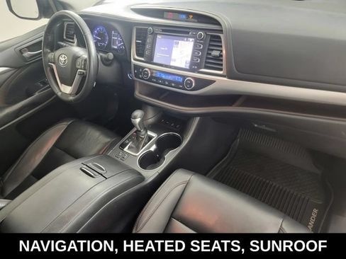 Used 2019 Toyota Highlander XLE AWD/4WD image 19