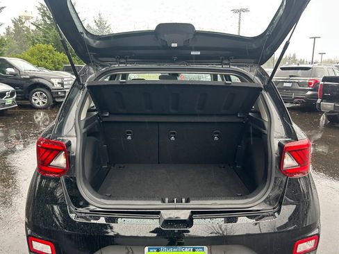 Used 2025 Hyundai Venue SEL image 24