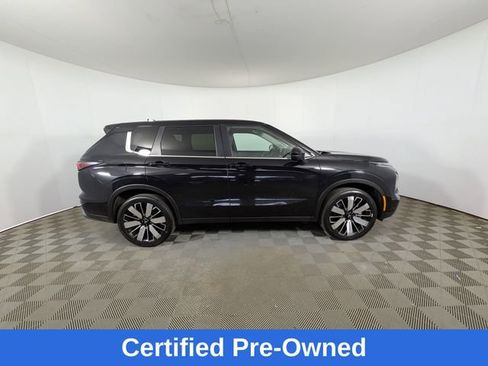 Used 2025 Mitsubishi Outlander SE AWD/4WD image 3