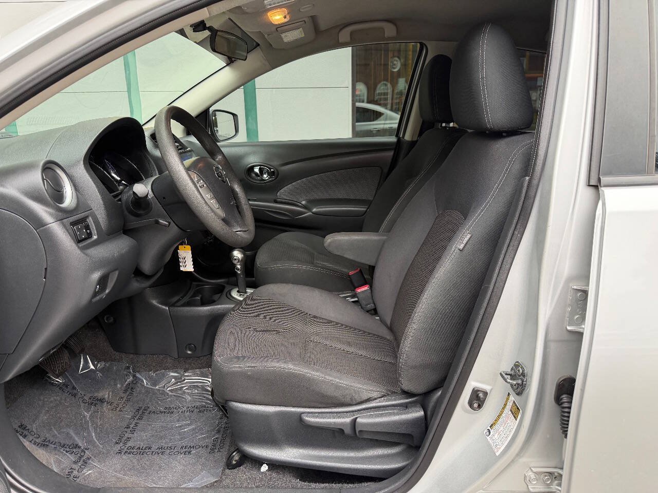 Used 2016 Nissan Versa SV FWD image 9
