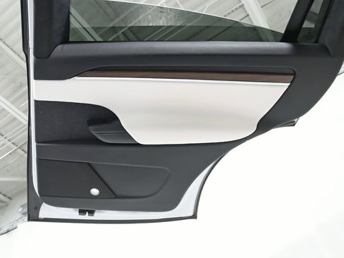 Used 2023 Tesla Model X image 36