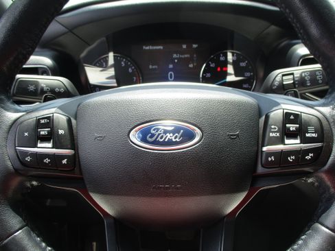 Used 2020 Ford Explorer XLT w/ Equipment Group 202A AWD/4WD image 14